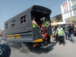 3 Truk Massa Pendukung Tersangka Pencabulan Santri di Jombang Diamankan