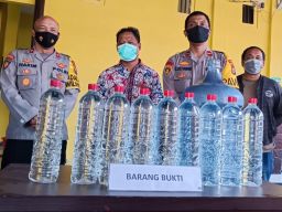 Korban Tewas Akibat Miras di Surabaya Dipastikan 3 Orang, Penjual Diperiksa