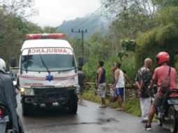 Mobil Ambulans dan Motor Tabrakan di Banyuwangi, 1 Orang Dikabarkan Tewas