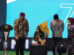 Mas Dhito Sajikan Nanas Kelud, Khofifah Sebut Terlezat Se-Indonesia