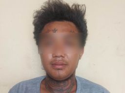 Kerap Jadi Omongan Warga, Pemuda di Surabaya Ngamuk Bawa Pedang