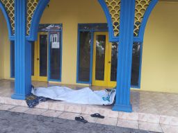 Pilihan Pembaca: Tewas Depan Musala, Setubuhi Anak Tiri, Remaja Hanyut di Sungai