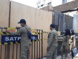 Bandel, Pembangunan Ruko di Mojokerto Disegel Satpol PP