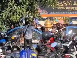 Jemput Paksa MSAT di Pondok Ploso, Kasat Reskrim Jombang Disiram Air Panas