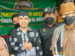 Sandiaga Uno Kunjungi Bojonegoro, Pria Bawa Kardus Tiba-tiba Mendekat