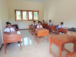 Harus Mengungsi Demi Belajar, Begini Perasaan Murid SDN Gelang Kulon 4 Ponorogo