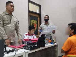 Duh... Suami di Gresik Tega Libatkan Istri Gelapkan Mobil, Begini Akibatnya