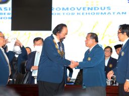 Surya Paloh Raih Gelar Doktor Honoris Causa Pertama dari FISIP UB