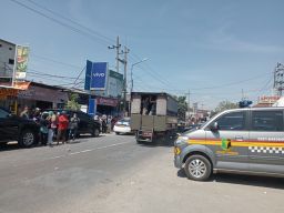 2 Truk Pengangkut Massa Pendukung MSAT Kembali Keluar dari Ponpes Sidiqiyah