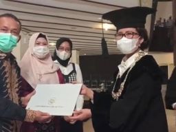Cerita Haru dari UGM, Seorang Ayah Wakili Wisuda Anaknya yang Meninggal