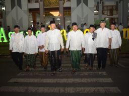 Peringati Malam 17an, Tiga Pilar Lamongan Gelar Salat Hajat hingga Doa Bersama