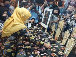 Khofifah Dinobatkan sebagai Pemimpin Terpopuler Media Online IDEAS Award 2022