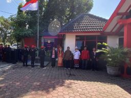 Upacara HUT RI Ke-77, Pengurus DPC PDI Perjuangan Jember Berbaju Adat