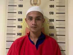 Tersungkur saat Dikejar, Bandit Motor di Surabaya Dihajar Warga