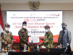 Bank Jatim Serahkan CSR ke Pemkab Sidoarjo
