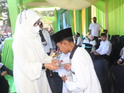 Ajarkan Literasi Keuangan, Pemkab Banyuwangi Salurkan Santunan Yatim Nontunai