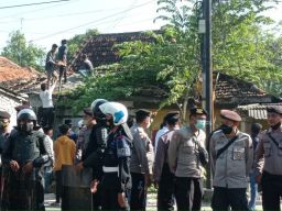 Puluhan Aparat Siaga, Tiga Rumah Dikosongkan dan Dibongkar Paksa PN Pamekasan