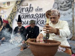 Tradisi Jamasan Pusaka di Situs Totok Kerot Kediri Gunakan 9 Sumber Mata Air