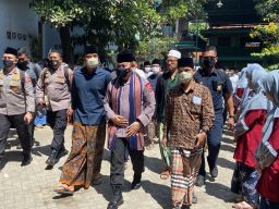 Kapolri Sowan ke Ponpes Al-Falah Ploso Kediri, Ini Doa Para Kiai