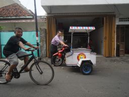 Es Krim Orlando Optimistis Bertahan karena Ini Kuncinya (3-habis)