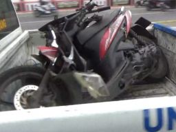 Tabrak Truk Bermuatan Ayam di Jombang, Pengendara Motor Vario Tewas