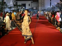 Saat Para Model 'Merdeka Berekspresi' di Balai Pemuda Surabaya