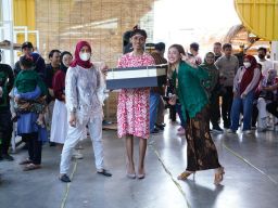 Influencer Surabaya Meriahkan HUT ke-77 RI: Gelar Lomba, Borong Dagangan UMKM