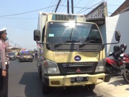 Potong Laju Truk, Pemotor di Jombang Terjatuh Terlindas Kakinya Remuk
