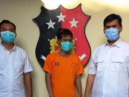 Terekam CCTV Curi Dompet Pedagang, Pengamen di Surabaya Dipenjara