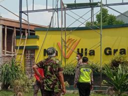 Pekerja Pemasang Papan Reklame asal Jombang Tewas Tersetrum di Pasuruan