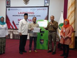 Pemkot Pasuruan Terima Hibah Mesin ADM, Warga Bisa Cetak KTP dan KK Sendiri