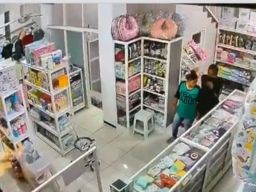 Pencurian Toko Perlengkapan Bayi Kota Batu Terekam CCTV, Pelaku Diduga Pasutri