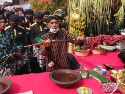 Melihat Tradisi Jamasan Tombak Kiai Upas di Tulungagung
