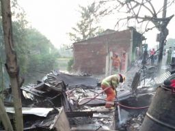 Toko Bekas Usaha Palet di Taman Sidoarjo Ludes Terbakar
