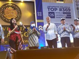 Khofifah dan Ganjar Duet di Penutupan PKKMB Unair Surabaya, Ada Harapan Khusus?