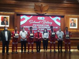 Sambutan Hangat Khofifah untuk Pemain Timnas Indonesia U-16 asal Jatim