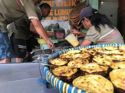 Kue Lumpur Bu Lilik, Kudapan Khas Kota Udang Sidoarjo