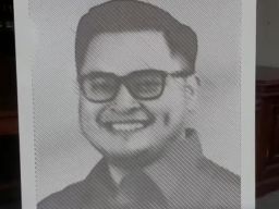 Pria di Kediri Hasilkan Karya Lukis Guratan di Atas PVC