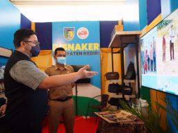 Pameran Pembangunan, Mas Dhito Minta Stan Dinas Beri Manfaat untuk Masyarakat