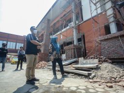 Tiang Ornamen di Pemkot Mojokerto Ambruk, Ning Ita: Ayo Diawasi Bareng