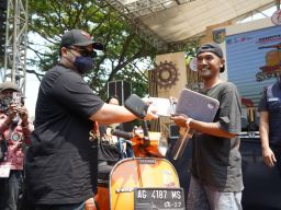 Panjalu Scooter Fest, Mas Dhito Beri Doorprize Vespa untuk 2 Scooterist