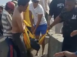 Perahu Dihantam Ombak, Satu Nelayan di Jember Tewas