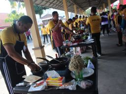 Polisi di Jombang Lomba Masak Nasi Goreng, Seperti Apa Ya Rasanya?