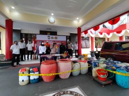 Jual BBM Premium Palsu Berbahan Pertalite, Warga Blitar Diringkus Polisi