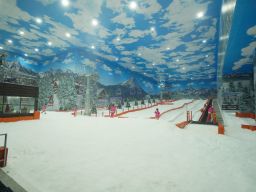 Ingin Merasakan Sensasi Main Salju? Datang Saja ke Trans Icon Mall Surabaya