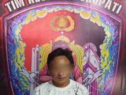 Asyik Main Judi Slot di Warnet, 2 Pria Pasuruan Dibekuk Polisi