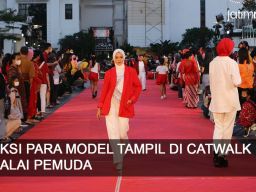 Video: Aksi Para Model Tampil Catwalk di Balai Pemuda Surabaya