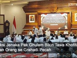 Video: Aksi Jenaka Pak Ghulam Bikin Tawa Khofifah Pecah