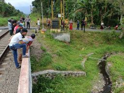3 Remaja Tertabrak Kereta Api di Jember, Nyawanya Tak Tertolong