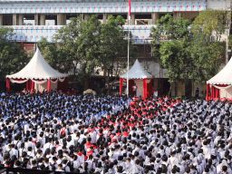 Rektor Kobarkan Semangat Patriot Merah Putih 3.489 Mahasiswa Baru Untag Surabaya